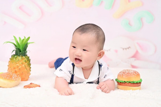 灌云宝宝在妈妈肚子里